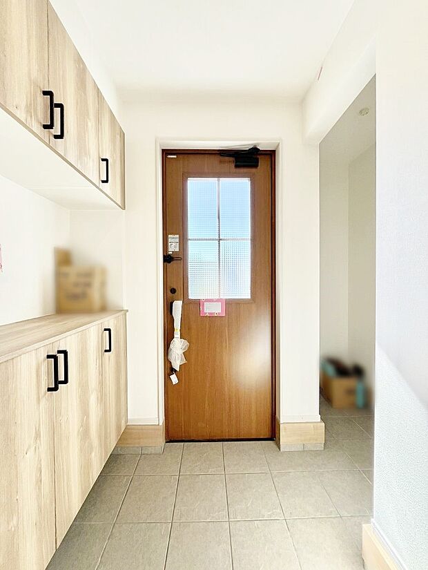 飾り棚を利用して、お越しいただくお客様をおもてなしできます。