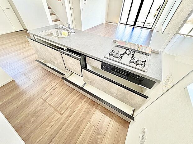 使いやすさを優先したスライド式収納タイプ!