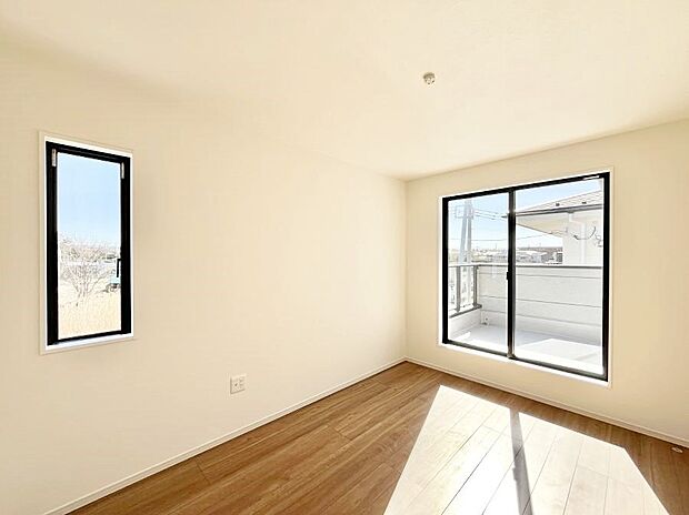 明るいバルコニーサイドに洋室を設置。目覚めの良い寝室に。