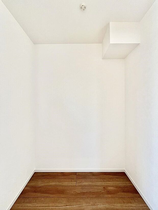 ウォークインクローゼットの活用で生活空間スッキリ