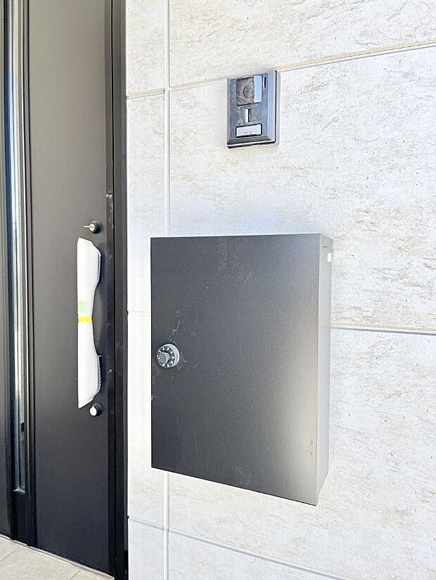 シンプルデザインのポスト。