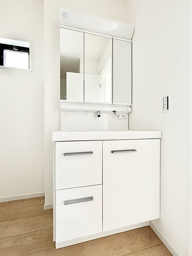 収納力と機能性に優れた洗面化粧台