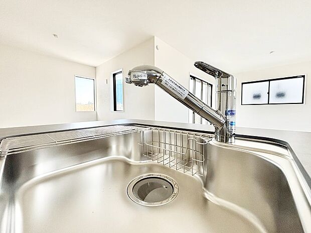 いつでも清潔なおいしいお水を。一つの水栓で水道水と浄水を使い分け。