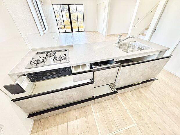 使いやすさを優先したスライド式収納タイプ!