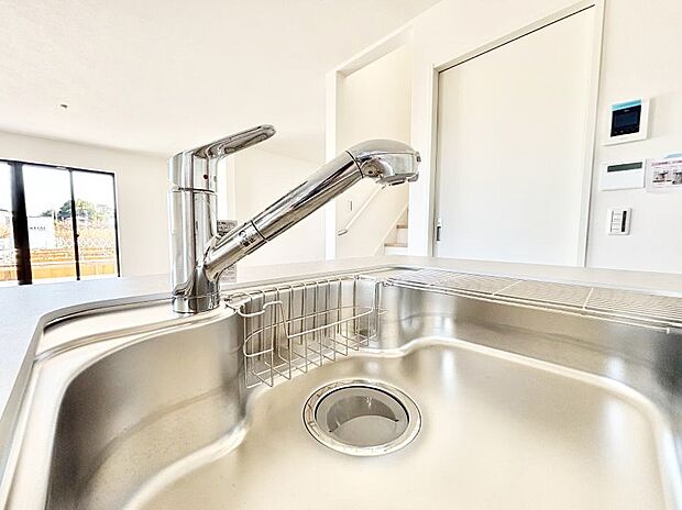 いつでも清潔なおいしいお水を。一つの水栓で水道水と浄水を使い分け。