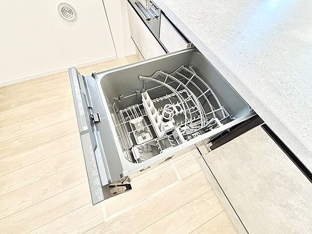 面倒なお片づけは食洗機にお任せ！家事の負担が減って、時間にも気持ちにもゆとりができます。