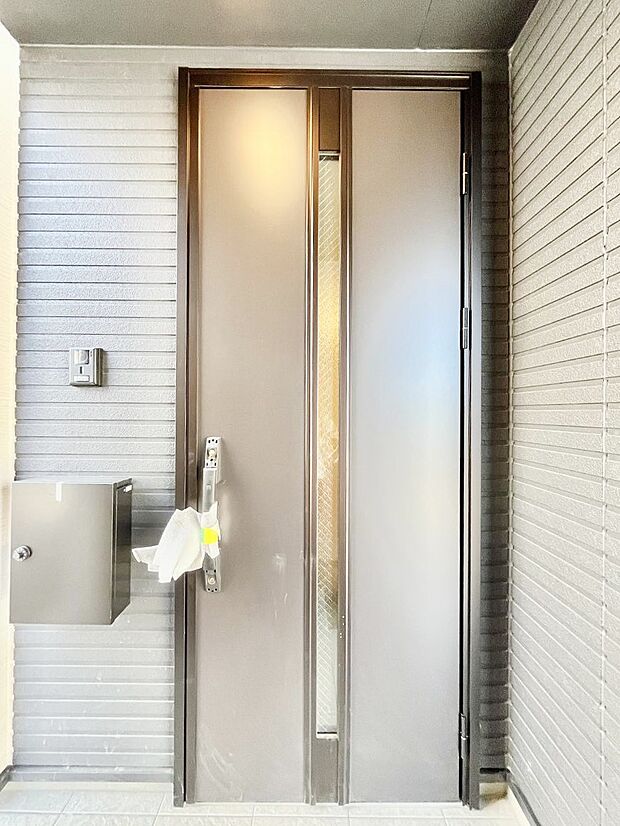 大切な家族、来客を出迎える玄関。