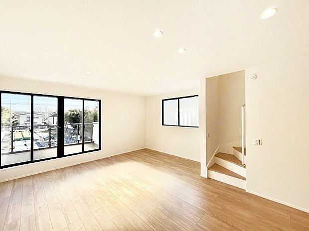 家族団らんの時間も増えそうなくつろぎのリビングダイニング。