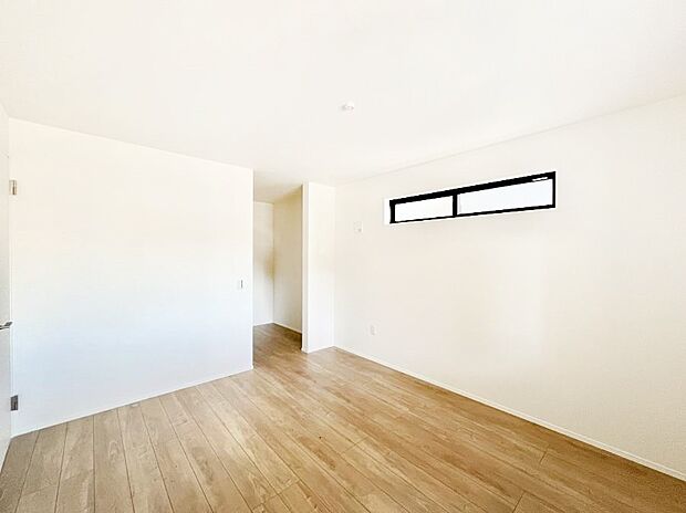 使いやすい形でベットや家具の置き方にも困ることもありません。