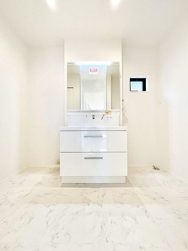 収納力と機能性に優れた洗面化粧台