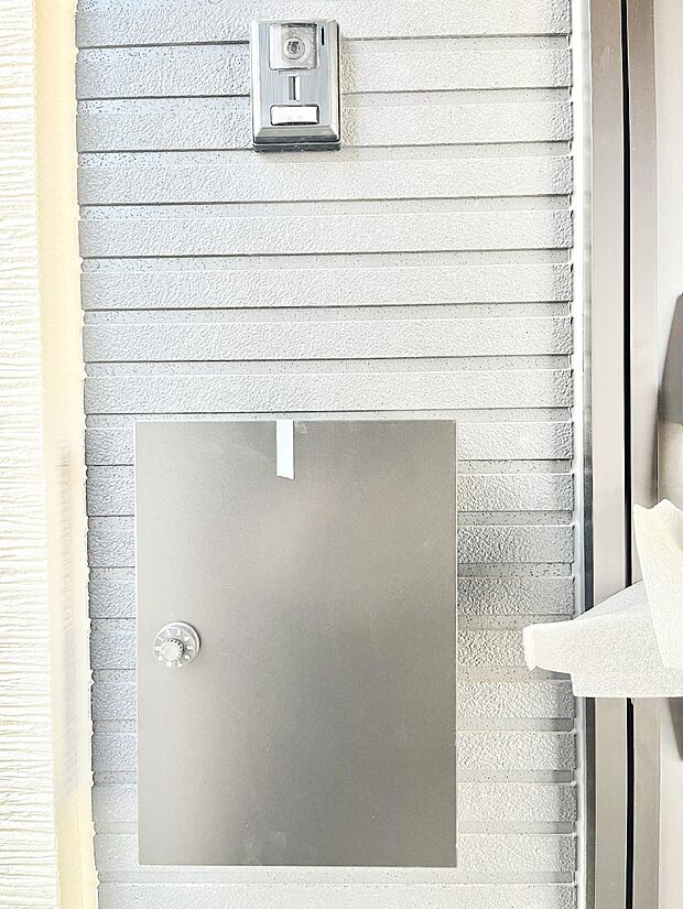 シンプルデザインのポスト。