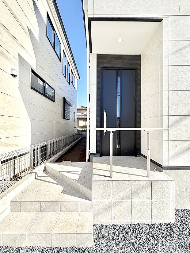 大切な家族、来客を出迎える玄関。