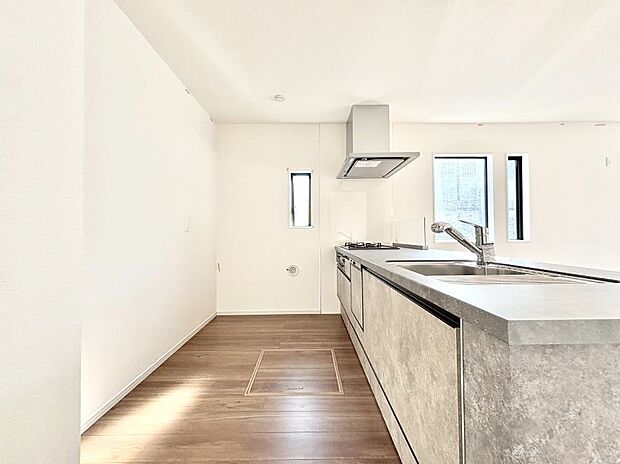 ゆとりあるキッチンではご家族と楽しくお料理ができます。