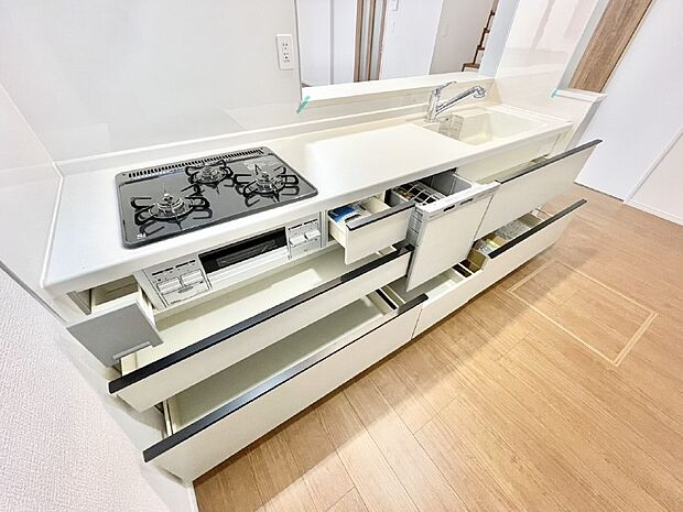 使いやすさを優先したスライド式収納タイプ!