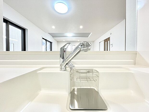 浄水器一体型のキッチンで洗い物用・料理用と切り替え簡単!キッチンワークをより快適にします!