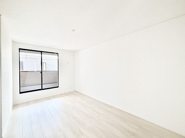 明るいバルコニーサイドに洋室を設置。目覚めの良い寝室に。