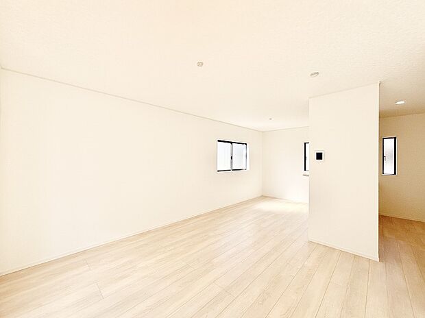 家族の笑顔が自然と生まれてくる、そんな雰囲気のダイニングに仕上がっています。