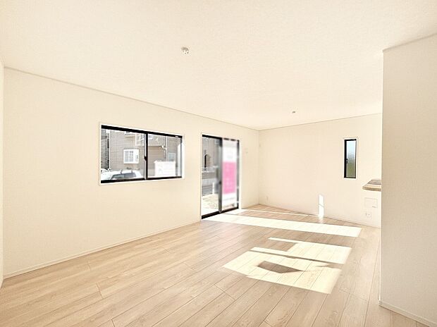 家族団らんの時間も増えそうなくつろぎのリビングダイニング。   