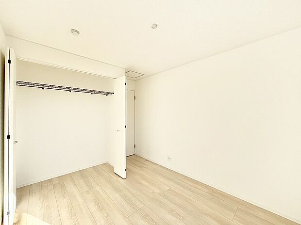 使いやすい形でベットや家具の置き方にも困ることもありません。   