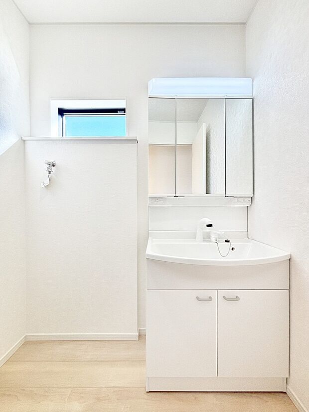 収納力と機能性に優れた洗面化粧台