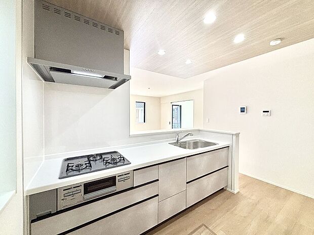 料理をしながらでもご家族との会話を楽しめる対面キッチン