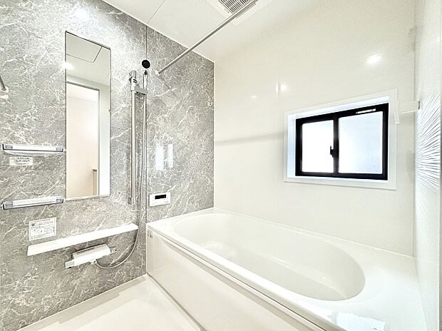 落ち着いた雰囲気でゆっくりお寛ぎいただけるバスルーム