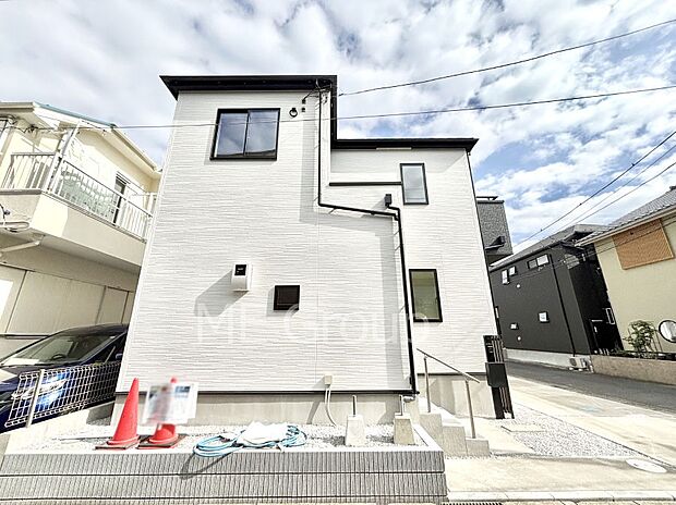 洗練された外観、上質な住空間が広がる室内は永く安心して過ごせる住居です。