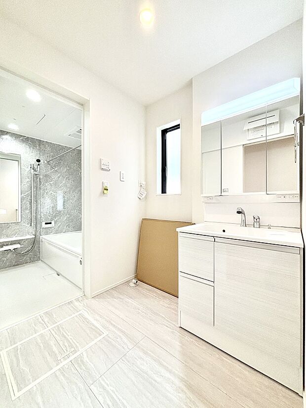 清潔感のある快適空間です。毎日の身支度も気持ち良くお使い頂けます。