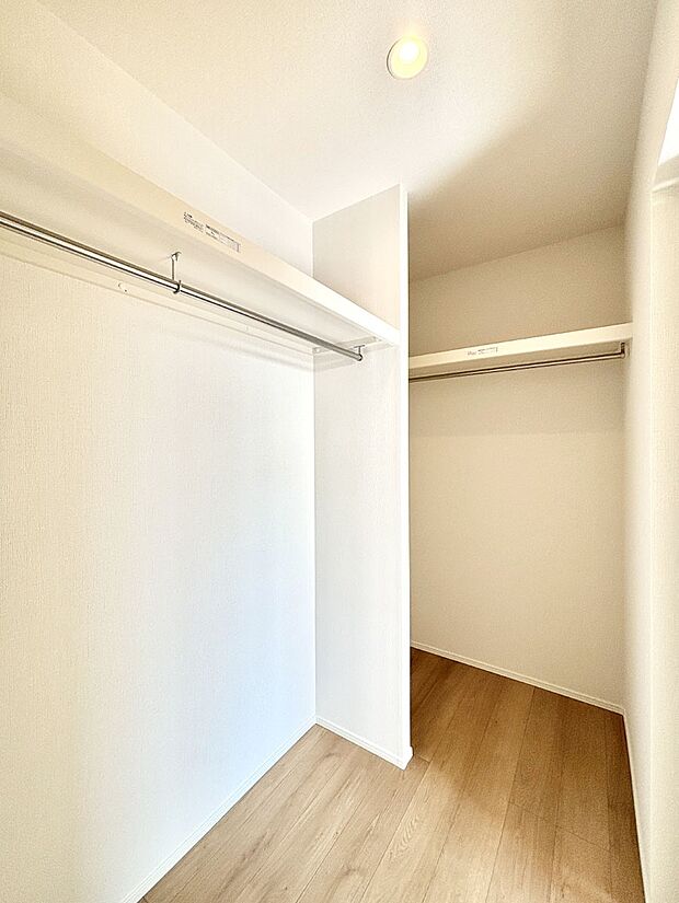 ウォークインクローゼット付きで生活空間を広く利用できます。
