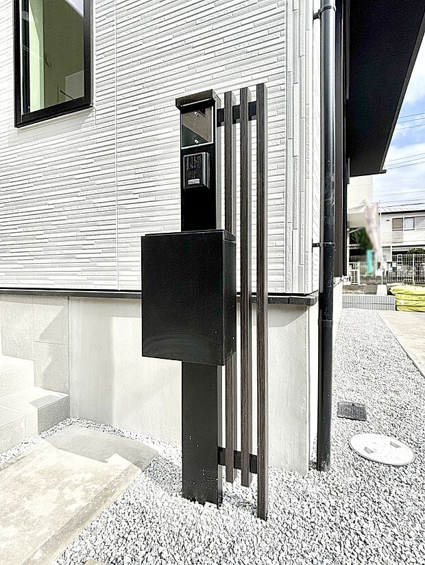 シンプルデザインのポスト。