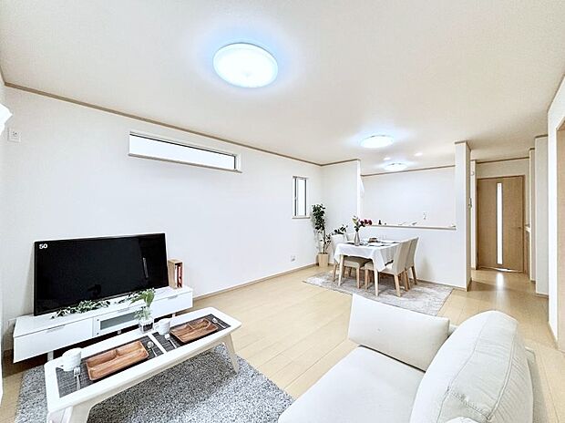 落ち着いた雰囲気のLDKは家族みんなの快適空間