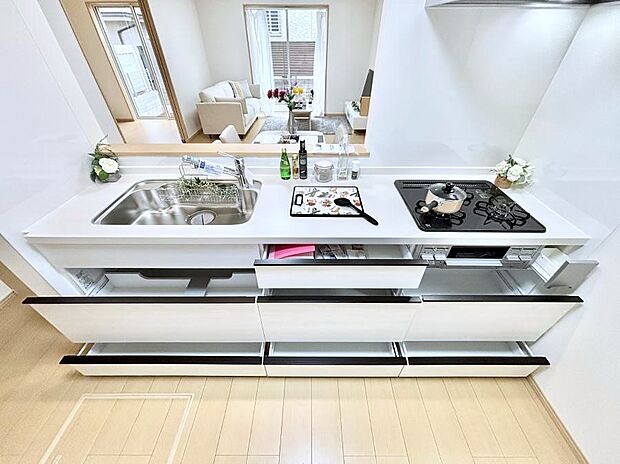 使いやすさを優先したスライド式収納タイプ！