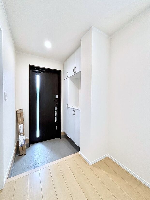 飾り棚を利用して、お越しいただくお客様をおもてなしできます。