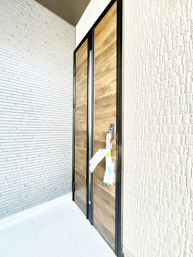 大切な家族、来客を出迎える玄関。