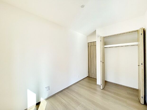 子供部屋にもおすすめな収納スペースたっぷりの居室