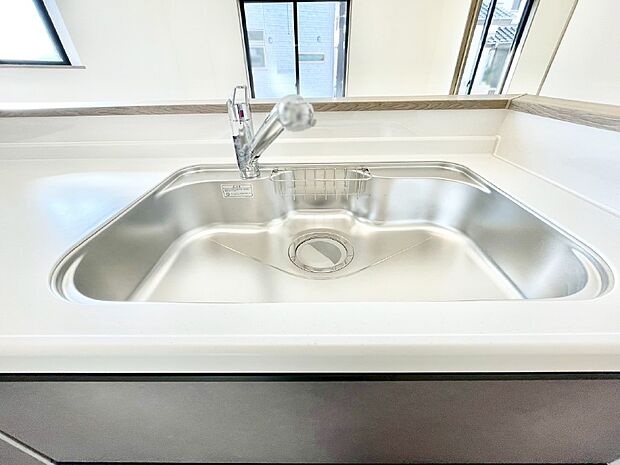 広々としたシンクでお料理やお皿洗いもラクラク快適に!