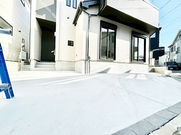 目の前が駐車場だと雨の日も大量にお買い物をした時も便利ですね