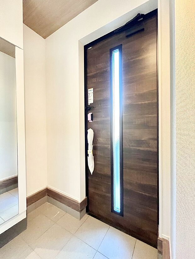 明るい玄関はお客様をお出迎えするのにぴったりです!