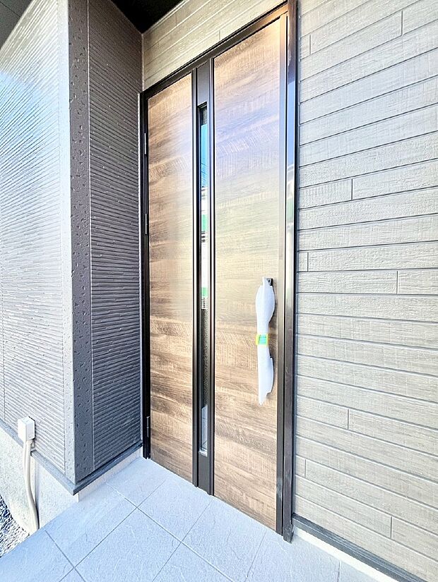 大切な家族、来客を出迎える玄関。