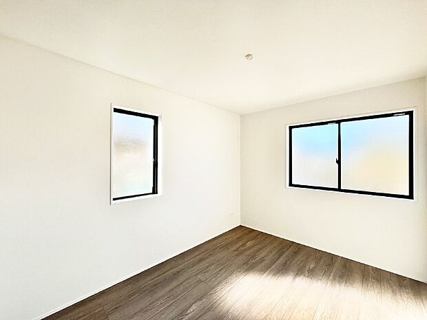 子ども部屋にぴったりの明るい空間。  