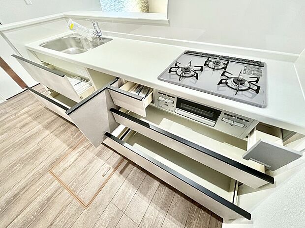 使いやすさを優先したスライド式収納タイプ!