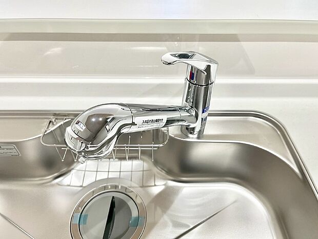 いつでも清潔なおいしいお水を。一つの水栓で水道水と浄水を使い分け。