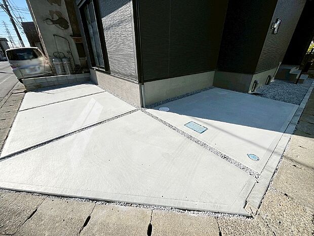 駐車2台可能！急なお客様の駐車に。また、ご家族の自転車スペースとしても大活躍。