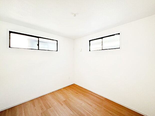 2面採光で気持ちよく自然光が取り入れられるのでお子様のお部屋にもピッタリ