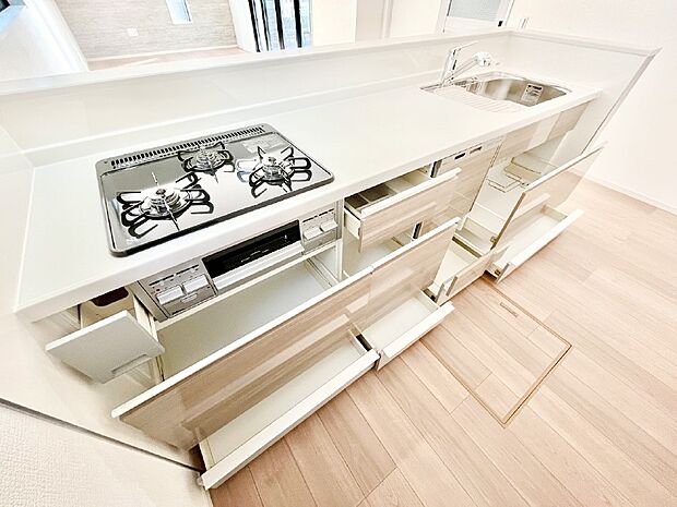 使いやすさを優先したスライド式収納タイプ！