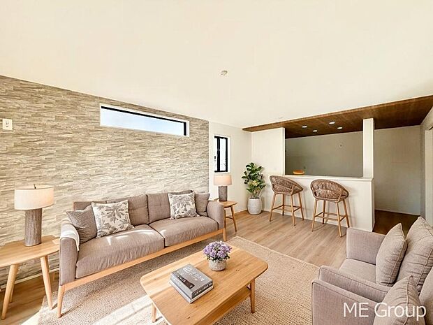 ご家族の賑やかな話し声で包まれる明るいリビング  ※家具はCGです　