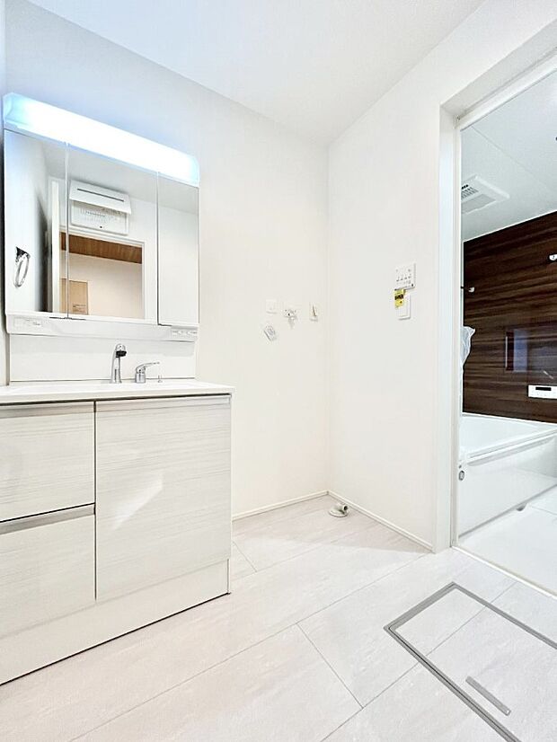 身支度もスムーズにおこなえる脱衣場     　   