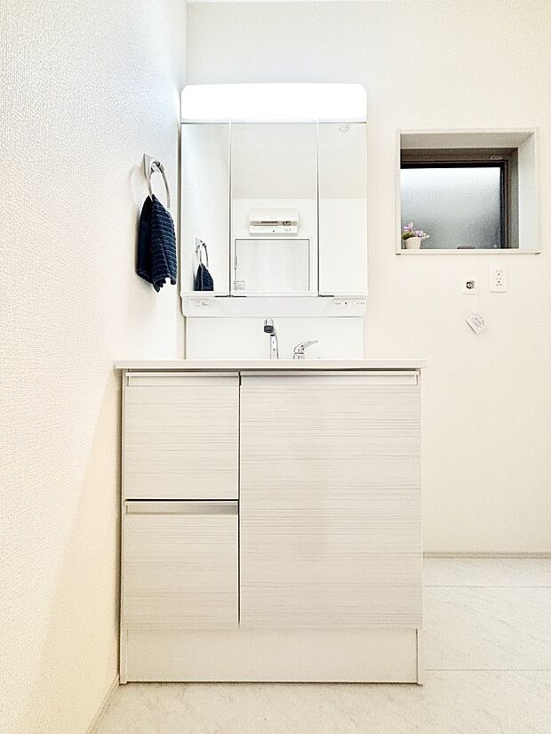 収納力と機能性に優れた洗面化粧台