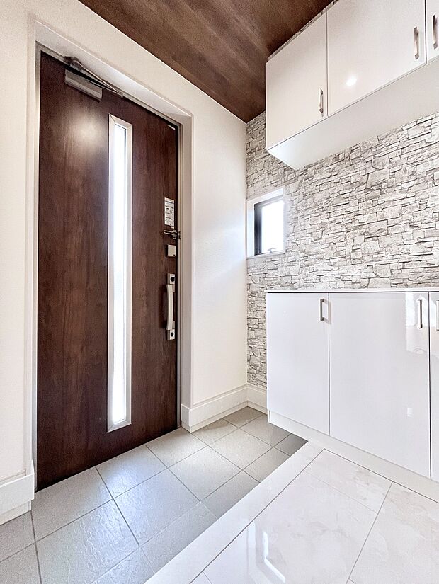 飾り棚を利用して、お越しいただくお客様をおもてなしできます。