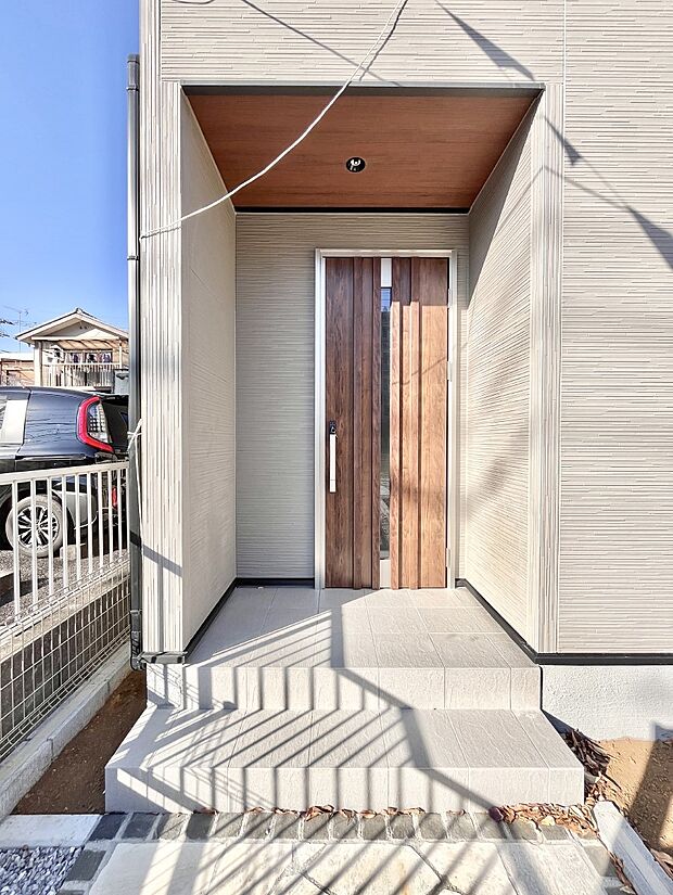 大切な家族、来客を出迎える玄関。